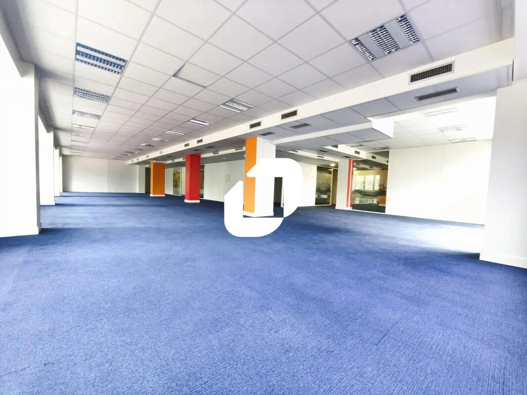 Office in Fontenay-sous-Bois for lease Interior Photo- Image 1 of 11