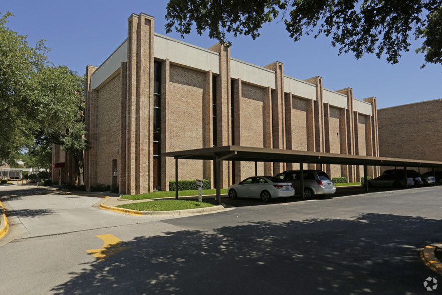 8 Medical Pky, Farmers Branch, TX for lease - Building Photo - Image 2 of 3