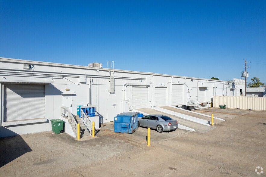 1291 N Post Oak Rd, Houston, TX à louer - Photo du bâtiment - Image 3 de 6