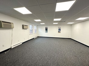 53 Connecticut Blvd, East Hartford, CT for lease Interior Photo- Image 1 of 3