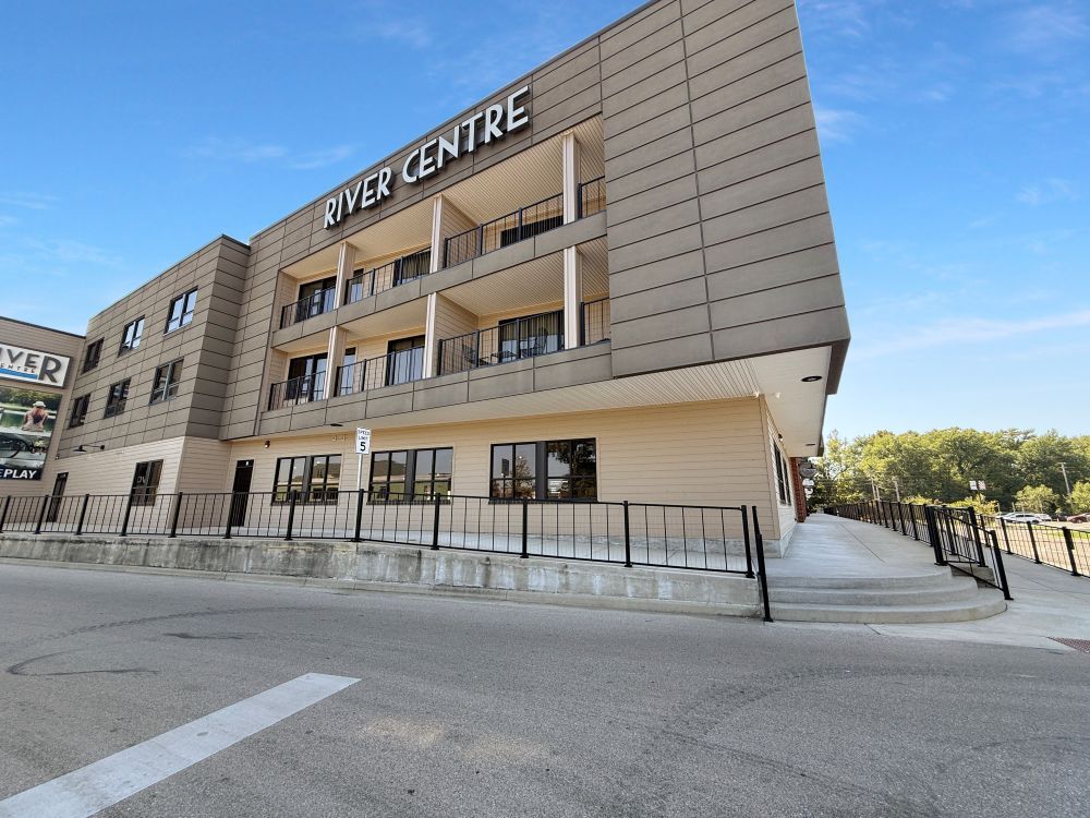 225 River Centre Landing, Jasper, IN for lease Building Photo- Image 1 of 13