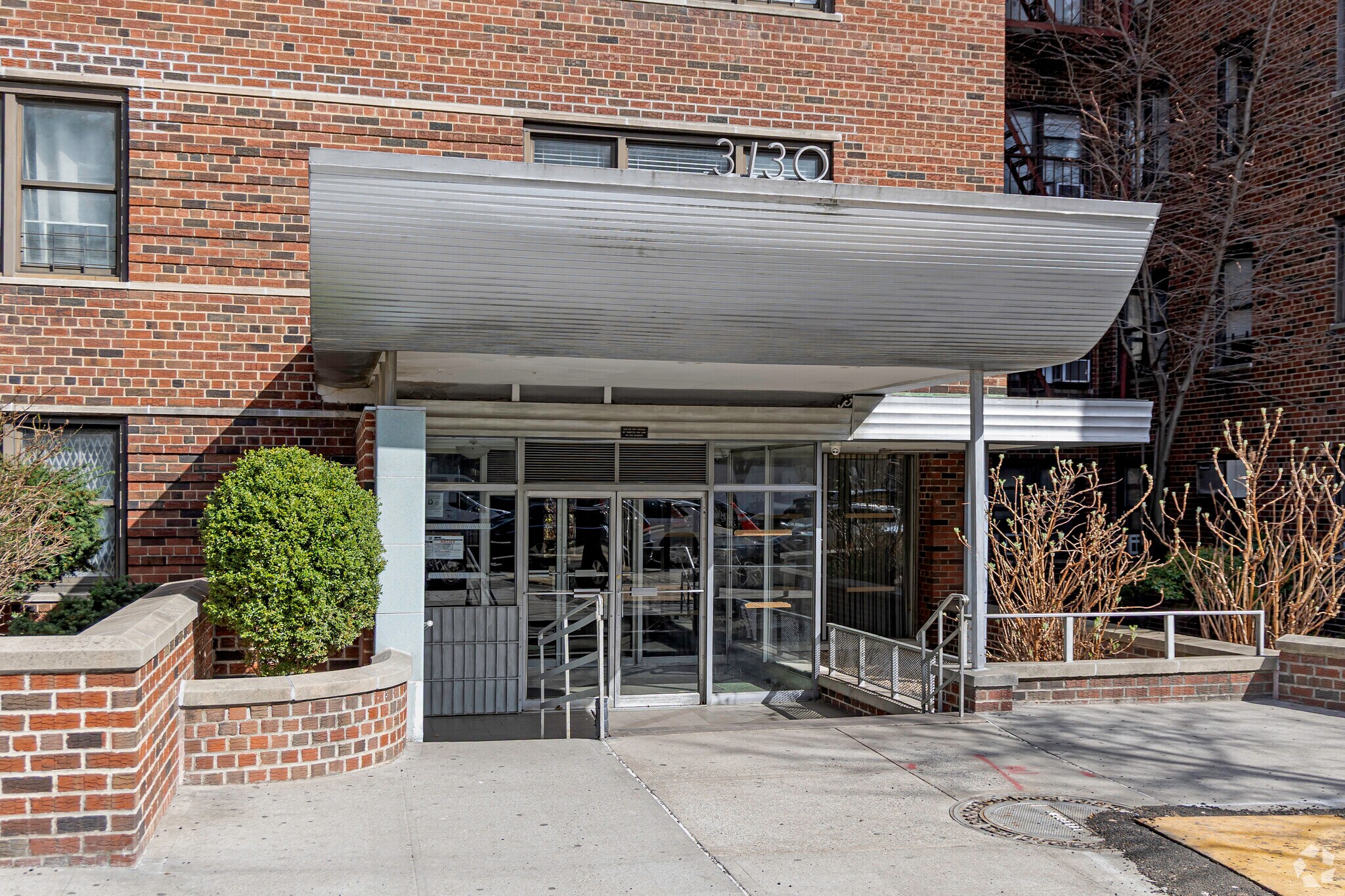 NYC Medical Office Investment - 20K+ SF portefeuille de 14 propriétés à vendre sur LoopNet.ca Photo principale- Image 1 de 43