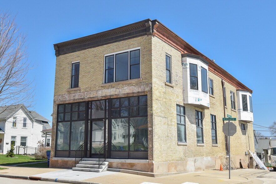 700 N Wisconsin St, Port Washington, WI à louer - Photo du bâtiment - Image 3 de 9