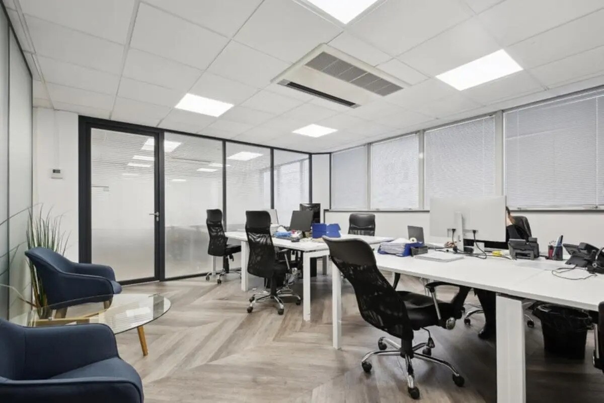 123-125 Rue Victor Hugo, Levallois-Perret for lease Interior Photo- Image 1 of 6