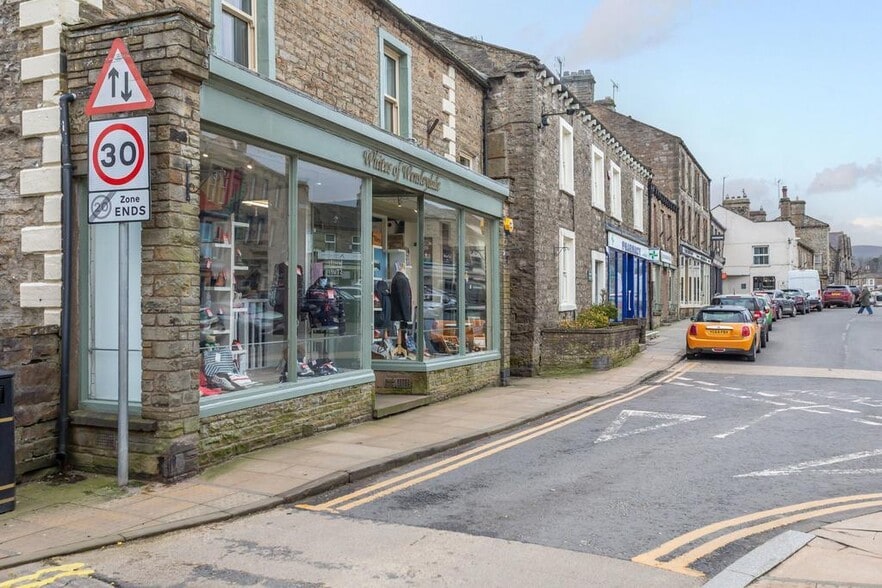 1 Market Pl, Hawes for sale - Building Photo - Image 3 of 26