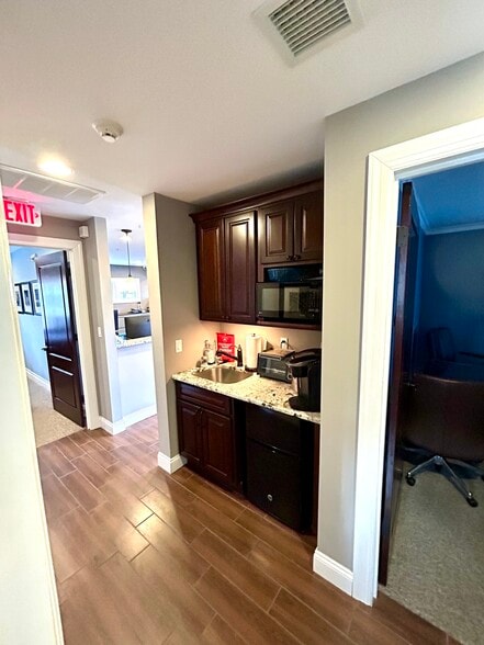 280 Smithtown Blvd, Nesconset, NY for sale - Interior Photo - Image 3 of 15