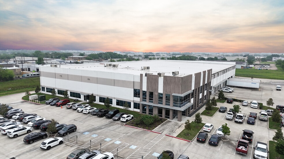 10101 Fountaingate Dr, Stafford, TX à vendre - Photo du bâtiment - Image 2 de 6