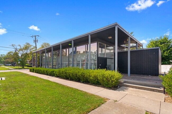 Plus de détails pour 18901 Kelly Rd, Detroit, MI - Commerce de détail à vendre