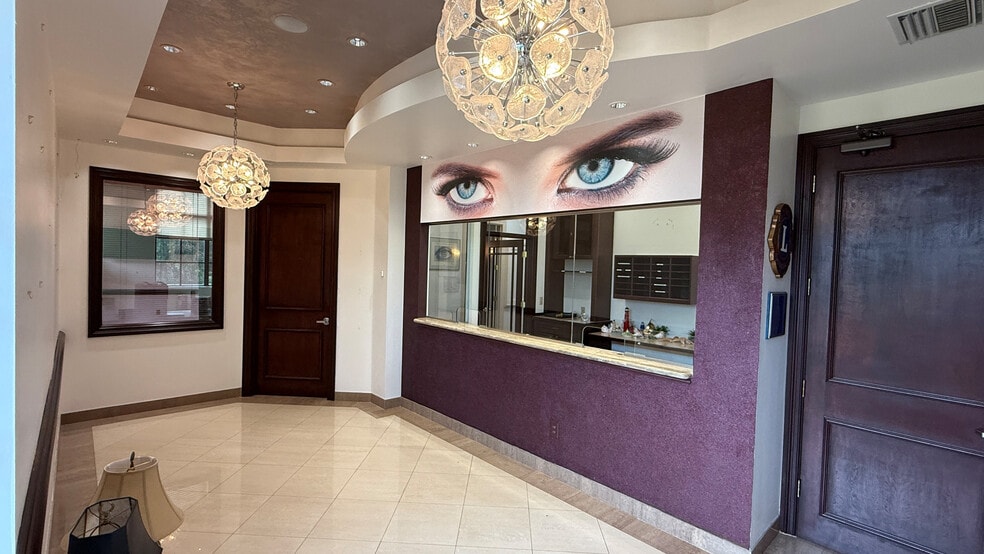 1015 W Indiantown Rd, Jupiter, FL for sale - Interior Photo - Image 2 of 10