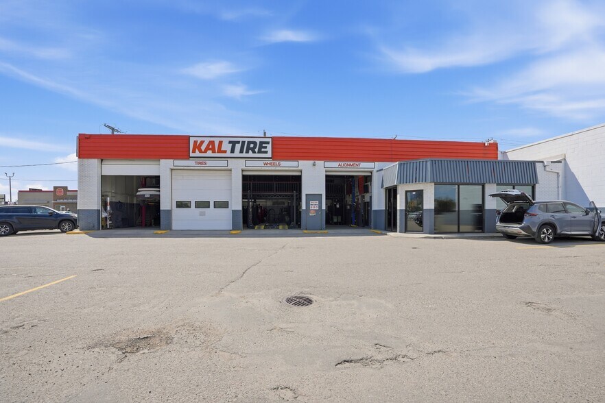 Kal Tire Property Portfolio | Tranche 3 portefeuille de 1 propriétés à vendre sur LoopNet.ca - Photo du bâtiment - Image 2 de 8