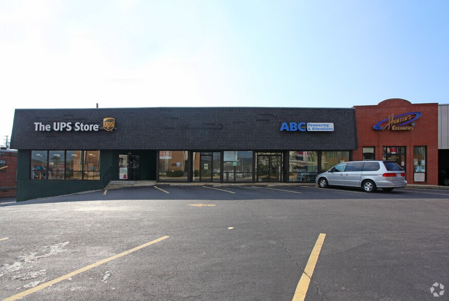 1913-1919 Oxmoor Rd, Birmingham, AL for lease - Building Photo - Image 2 of 3