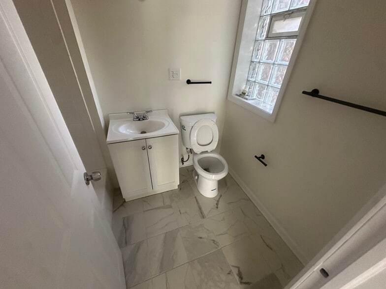2666-2670 E 78th St, Chicago, IL à vendre - Photo intérieure - Image 3 de 8