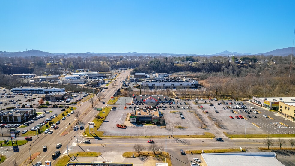 1920 N Eastman Rd, Kingsport, TN for lease - Building Photo - Image 3 of 14