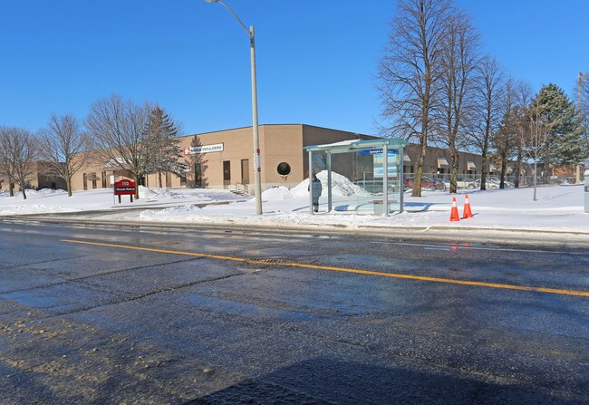 Plus de détails pour 150 Mclevin Ave, Toronto, ON - Industriel à louer