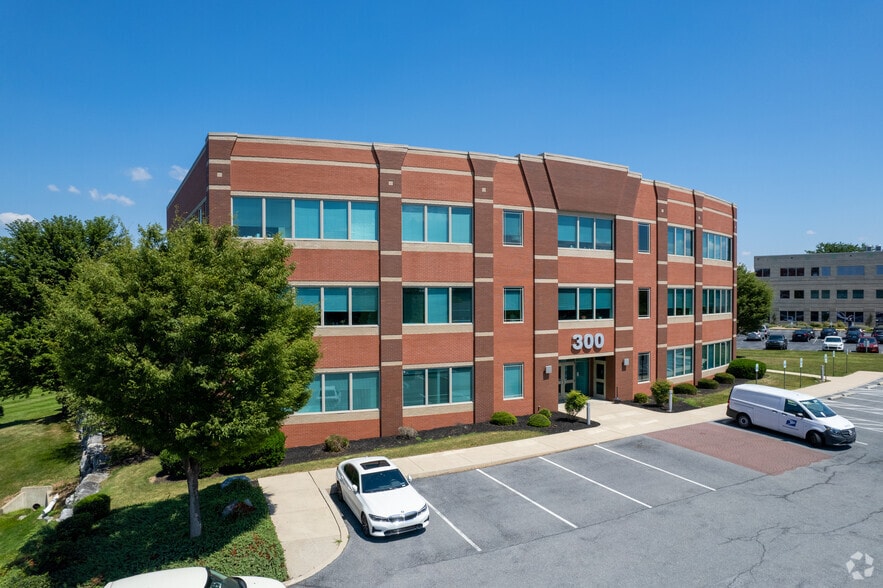 300 Granite Run Dr, Lancaster, PA for lease - Building Photo - Image 3 of 7