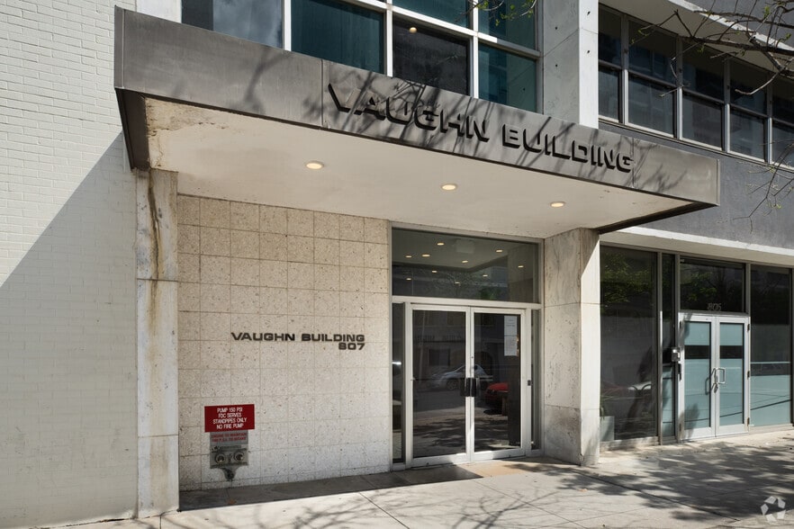 807 Brazos St, Austin, TX for lease - Building Photo - Image 2 of 4