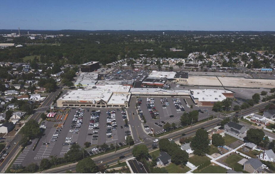 1901-1999 Front St, East Meadow, NY à louer - Photo du bâtiment - Image 2 de 3