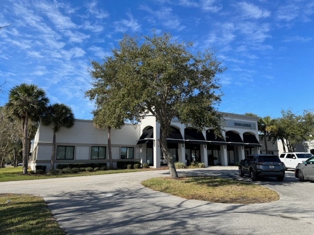 270-280 S Yonge St, Ormond Beach, FL à louer - Photo du bâtiment - Image 2 de 16