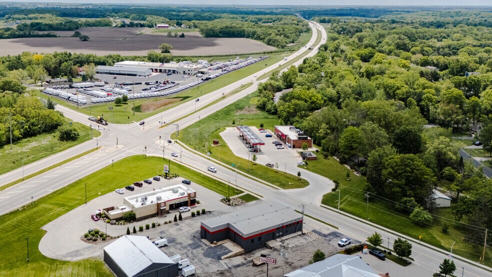 2723 Beck Dr, Waterford, WI à vendre - Photo du bâtiment - Image 2 de 6