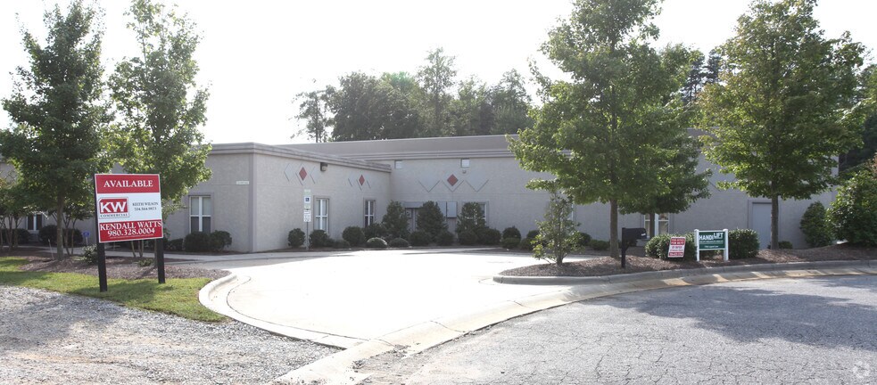 176 Lugnut Ln, Mooresville, NC à louer - Photo du bâtiment - Image 2 de 2