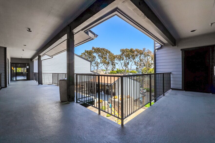 355 Placentia Ave, Newport Beach, CA à vendre - Photo du bâtiment - Image 3 de 30