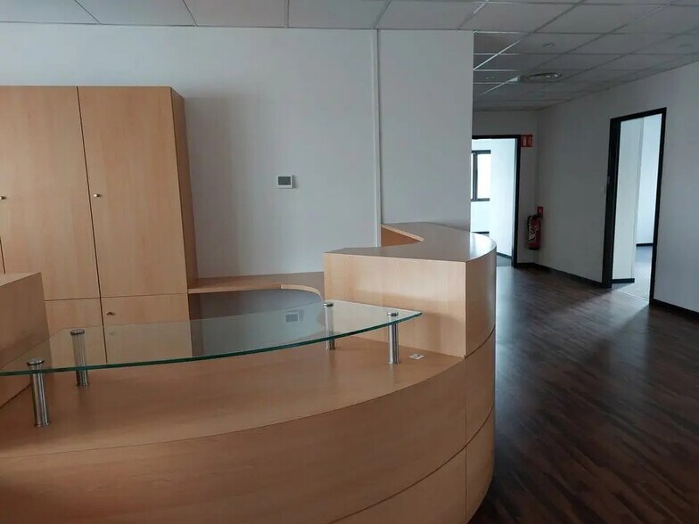 Office in Saint-Grégoire for lease - Interior Photo - Image 2 of 5