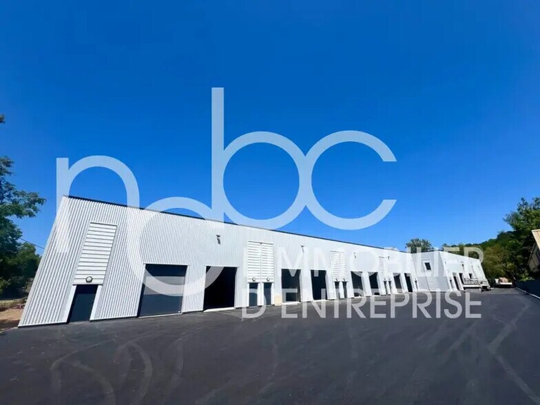 Flex in Saint-Germain-Nuelles for sale - Building Photo - Image 1 of 16