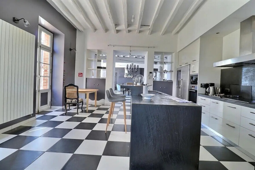 Office in Cholet for sale - Building Photo - Image 2 of 14