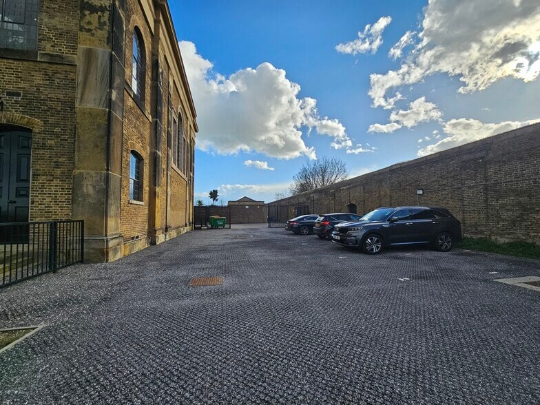Garrison Rd, Sheerness à louer - Photo du bâtiment - Image 3 de 15