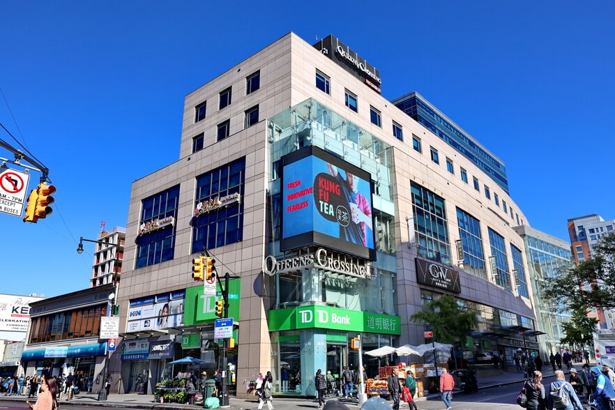 136-17 39th Ave, Flushing, NY for lease - Building Photo - Image 1 of 6