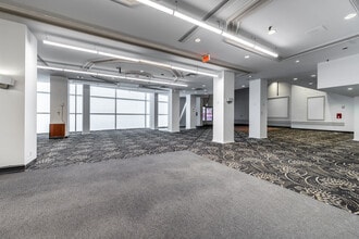 420 Rue Sherbrooke O, Montréal, QC for lease Interior Photo- Image 2 of 11