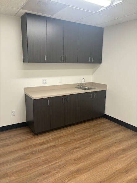 23901 Calabasas Rd, Calabasas, CA à louer - Photo intérieure - Image 3 de 9