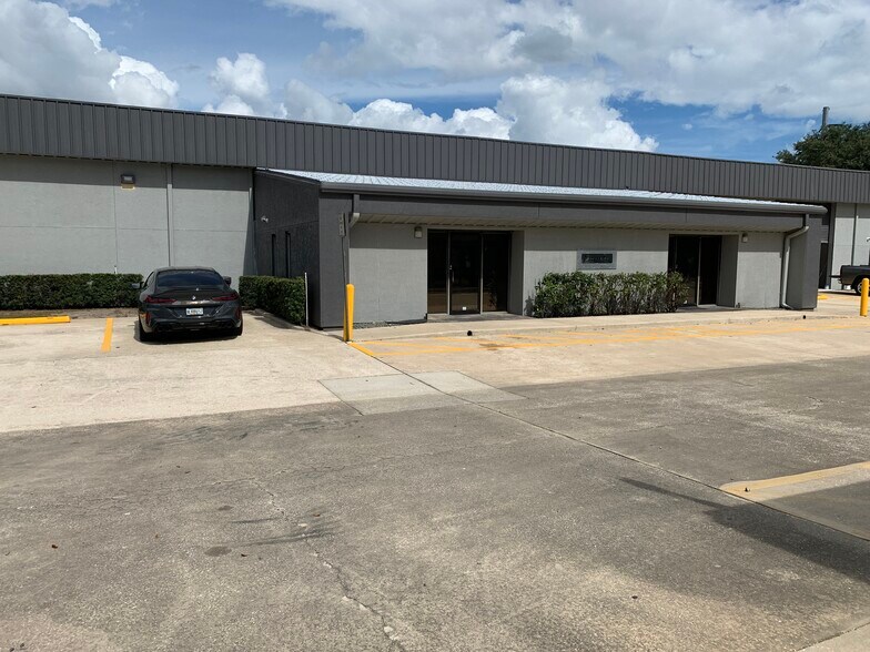 1090 Rainer Dr, Altamonte Springs, FL à louer - Photo du bâtiment - Image 2 de 8