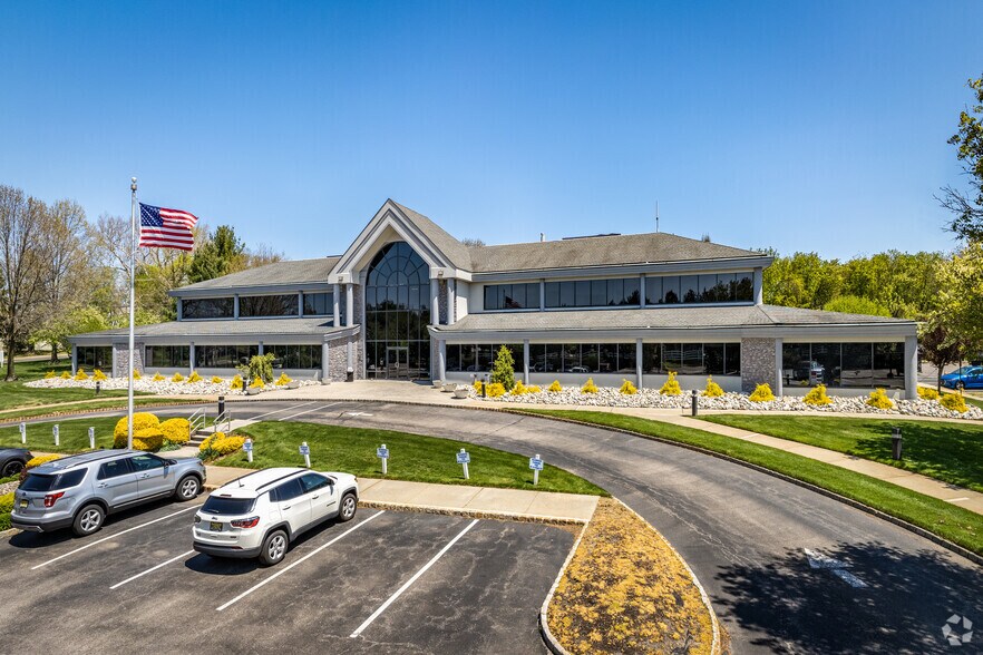 500 Craig Rd, Manalapan Township, NJ à louer - Photo du bâtiment - Image 2 de 15