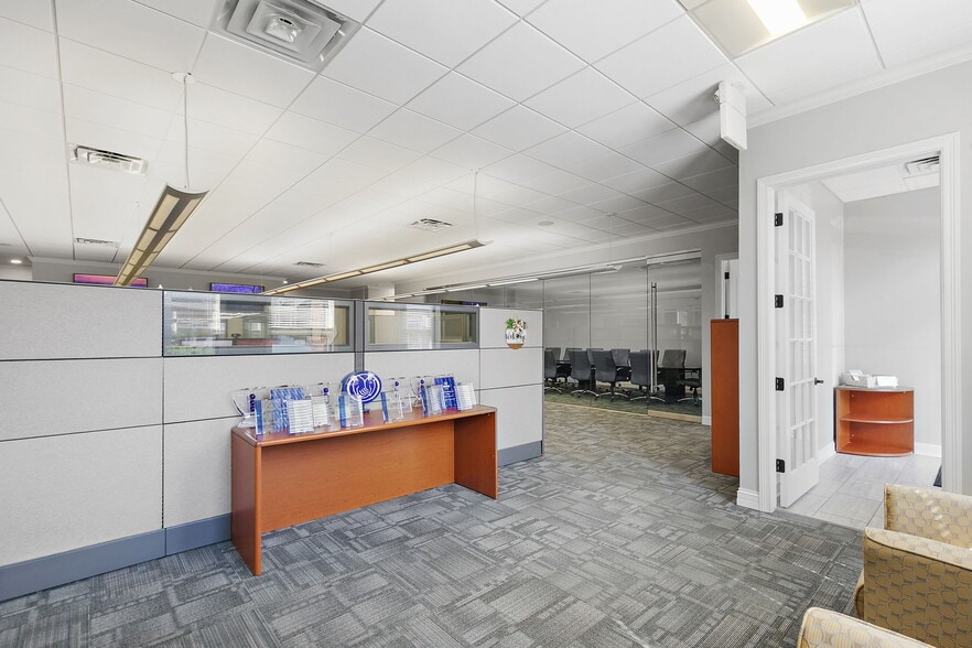 220 Garden St, Yorkville, IL for lease - Building Photo - Image 3 of 41