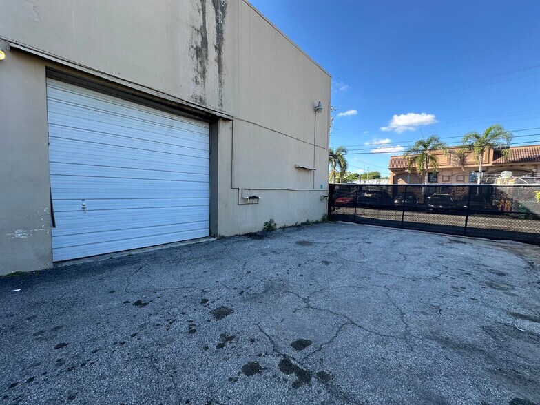 2309 SW 60th Way, Miramar, FL à louer - Photo du bâtiment - Image 2 de 7