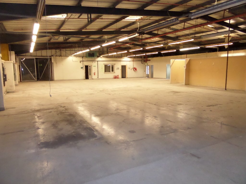 Western Ave, Bridgend for lease Interior Photo- Image 1 of 2