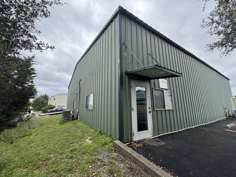 115 Kestrel Dr, Spring Branch, TX for lease - Building Photo - Image 1 of 10