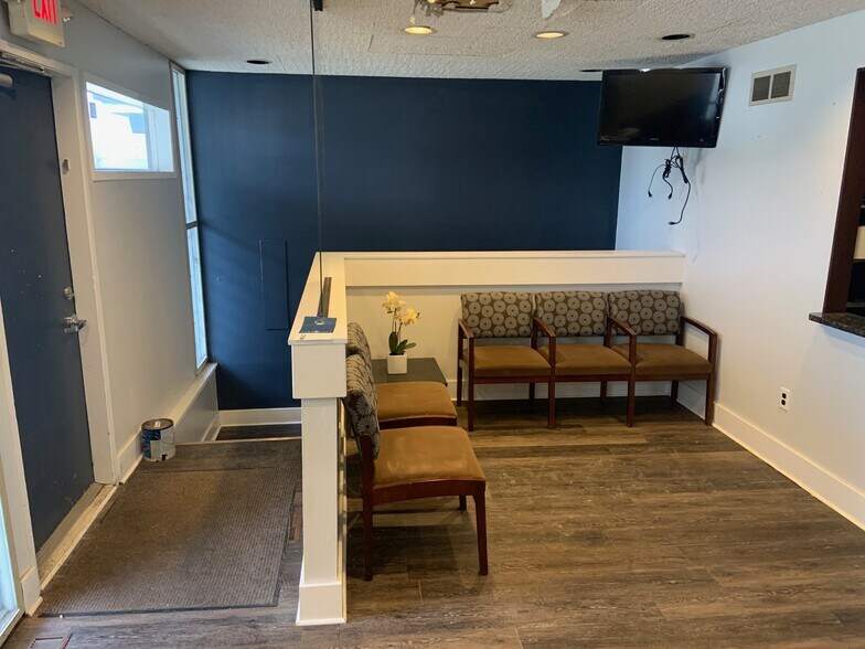 26831 Woodward Ave, Huntington Woods, MI à louer - Photo du bâtiment - Image 3 de 14