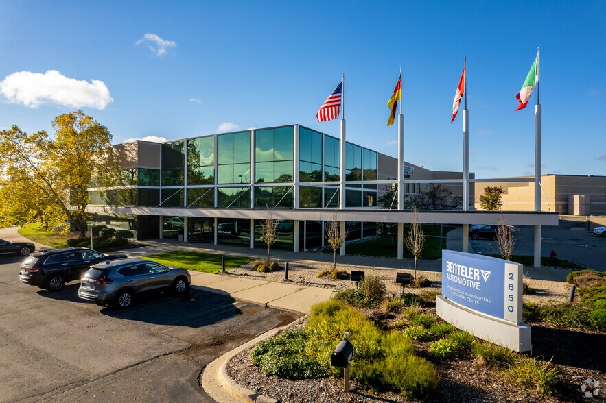 2650 N Opdyke Rd, Auburn Hills, MI à louer - Photo du bâtiment - Image 2 de 12