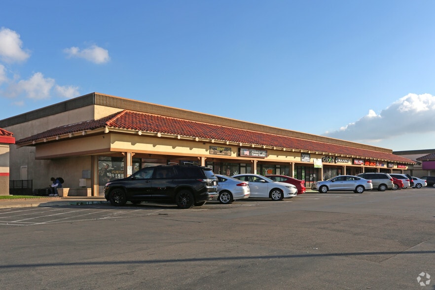 698-790 W Shaw Ave, Clovis, CA for lease - Primary Photo - Image 2 of 6