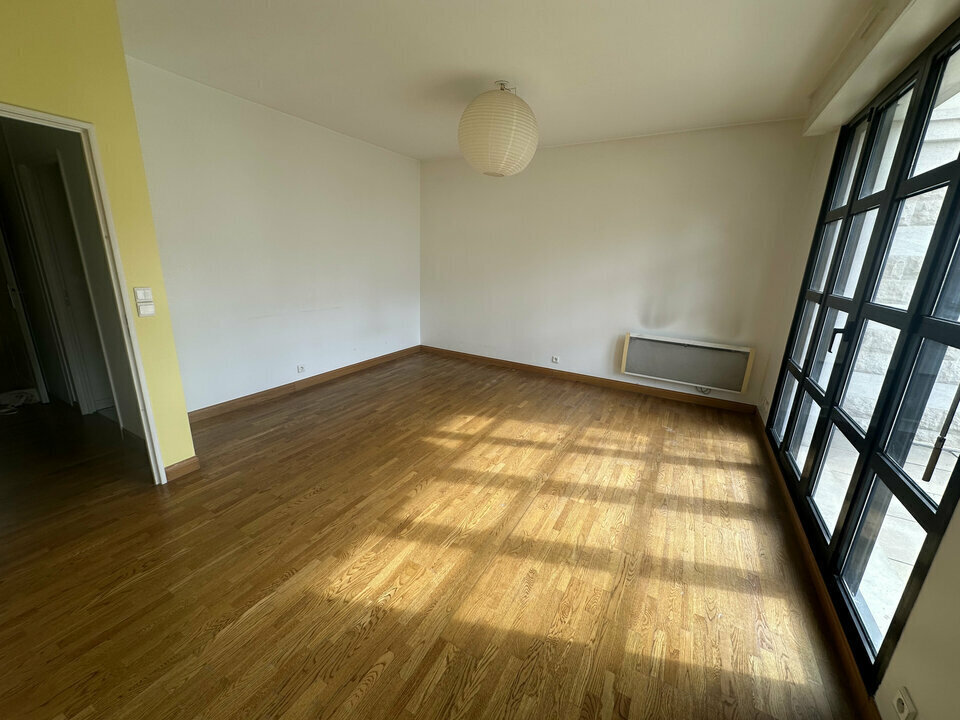 Office in Reims for lease Building Photo- Image 1 of 16