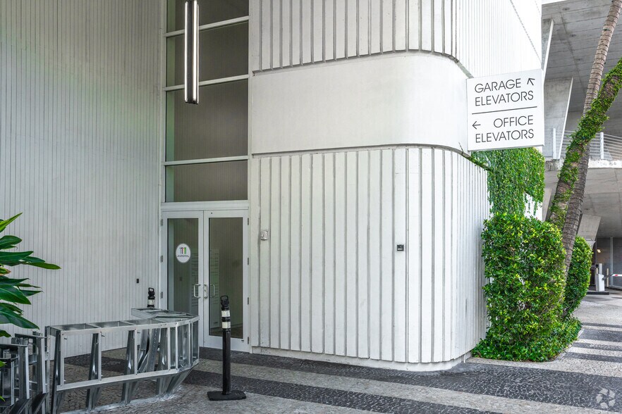 1111 Lincoln Rd, Miami Beach, FL à louer - Photo du bâtiment - Image 3 de 4