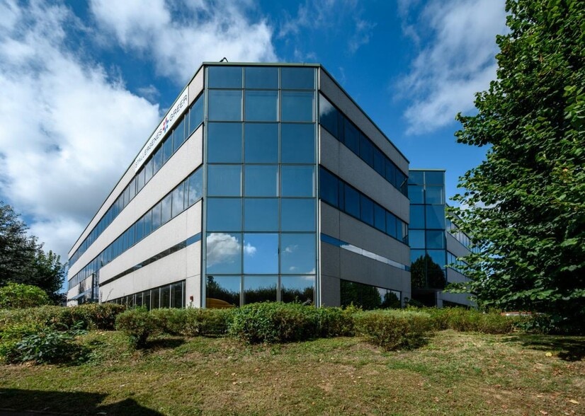 Office in Antony for lease - Building Photo - Image 3 of 8