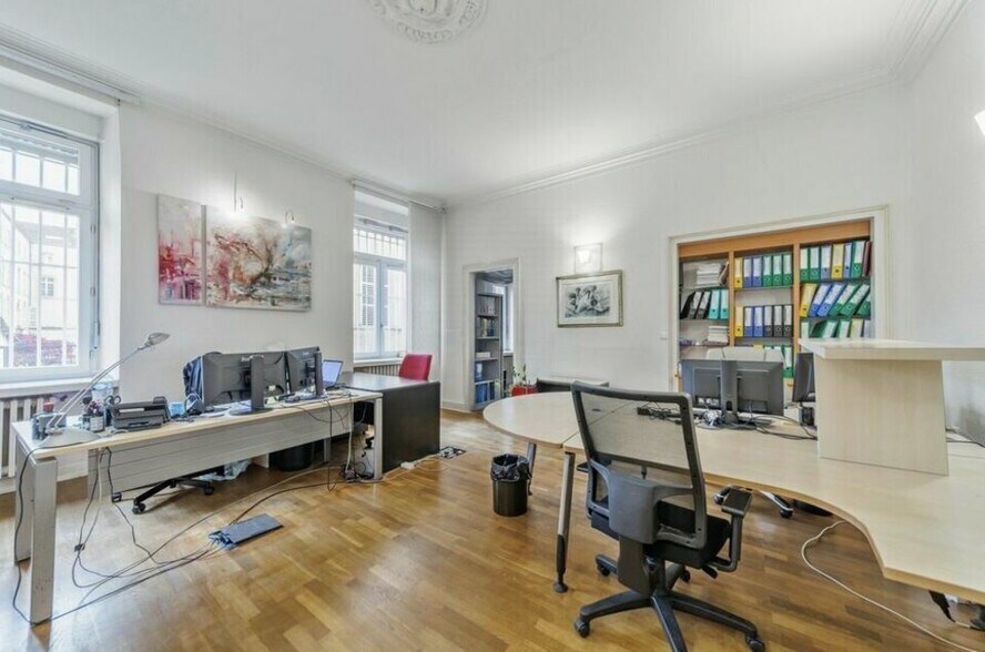 24 Rue Marbeuf, Paris for lease - Interior Photo - Image 2 of 4