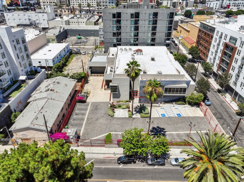 6735 Selma Ave, Hollywood, CA for lease - Building Photo - Image 2 of 11