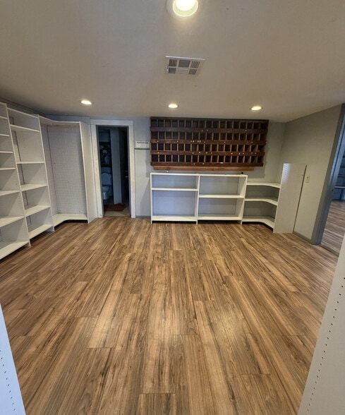 105 S Water St, Sapulpa, OK for lease - Interior Photo - Image 3 of 8