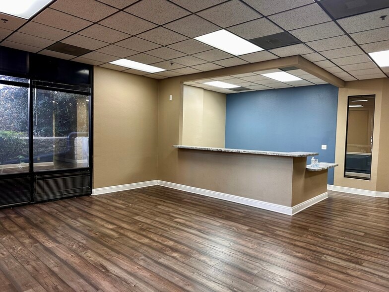 1750 California Ave, Corona, CA for lease - Building Photo - Image 2 of 11