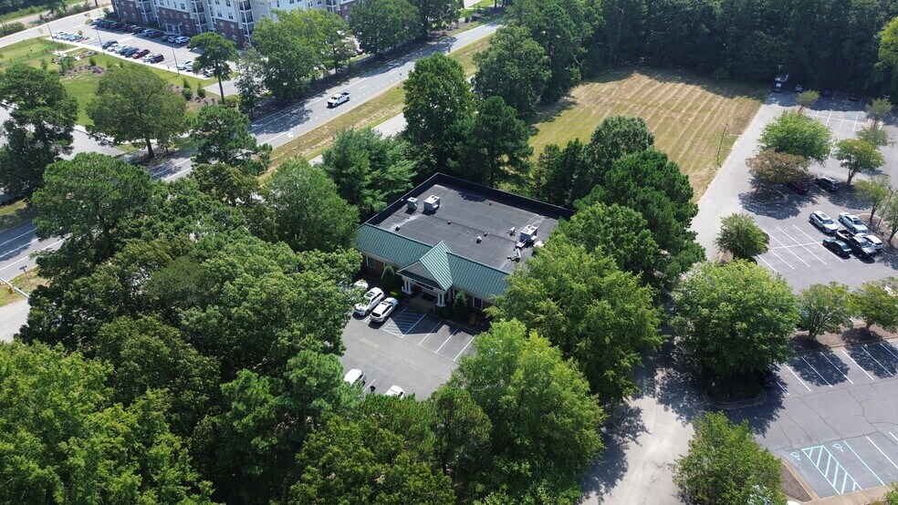266 McLaws Cir, Williamsburg, VA à vendre - Photo du bâtiment - Image 3 de 21