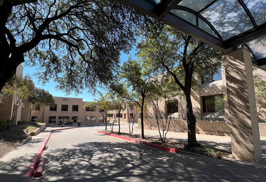 6350 LBJ Fwy, Dallas, TX à louer - Photo principale - Image 1 de 8